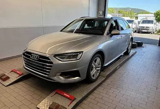 Gebraucht Audi A4 Advanced 150 PS (110 kW) 2023 Silber Kombi