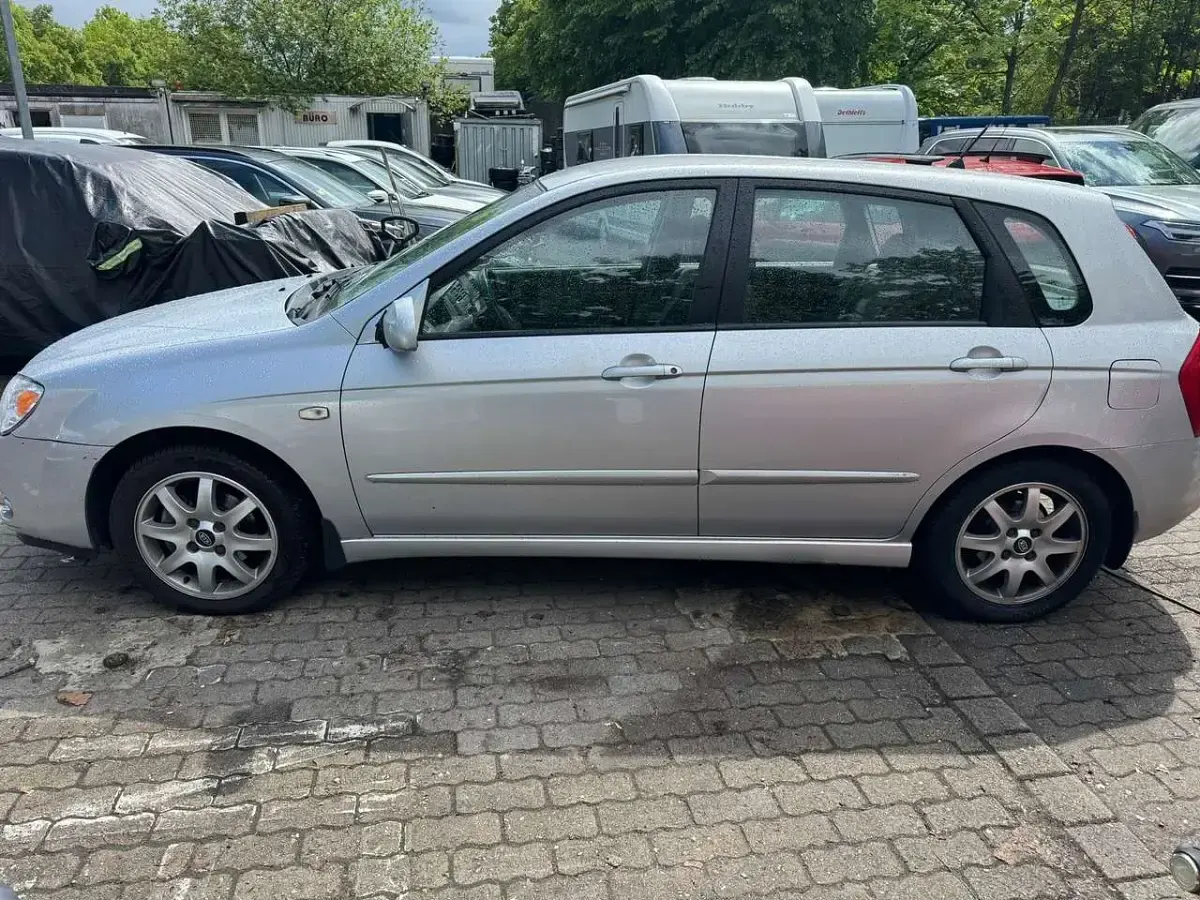 Gebraucht Kia Cerato EX 105 PS (77 kW) 2005 Silber Limousine