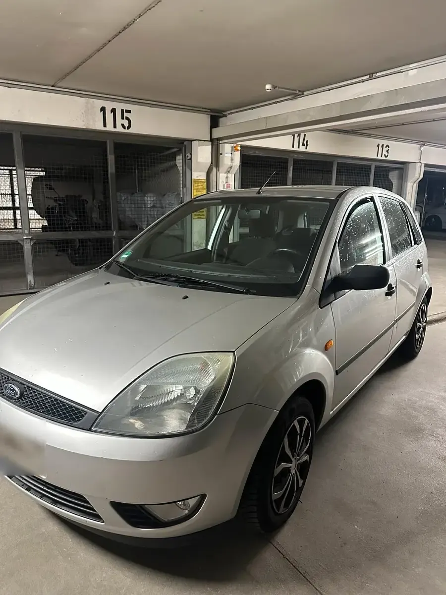 Gebraucht Ford Fiesta 69 PS (50 kW) 2003 Grau Kleinwagen