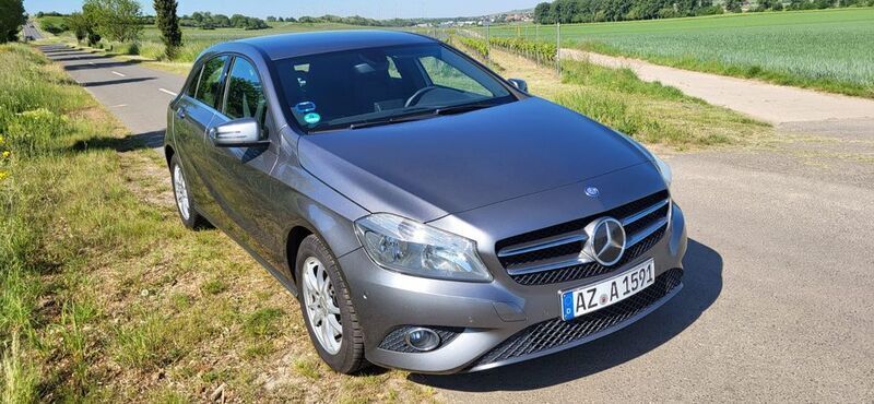 Grau Gebraucht 2012 Mercedes A200 Limousine | 9.000 € (Fairer Preis) - Bild 1/4