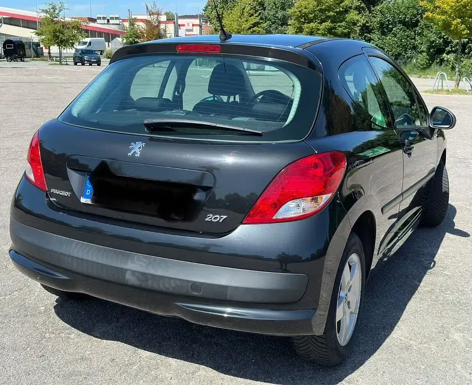 Gebraucht Peugeot 207 73 PS (53 kW) 2010 Schwarz Limousine