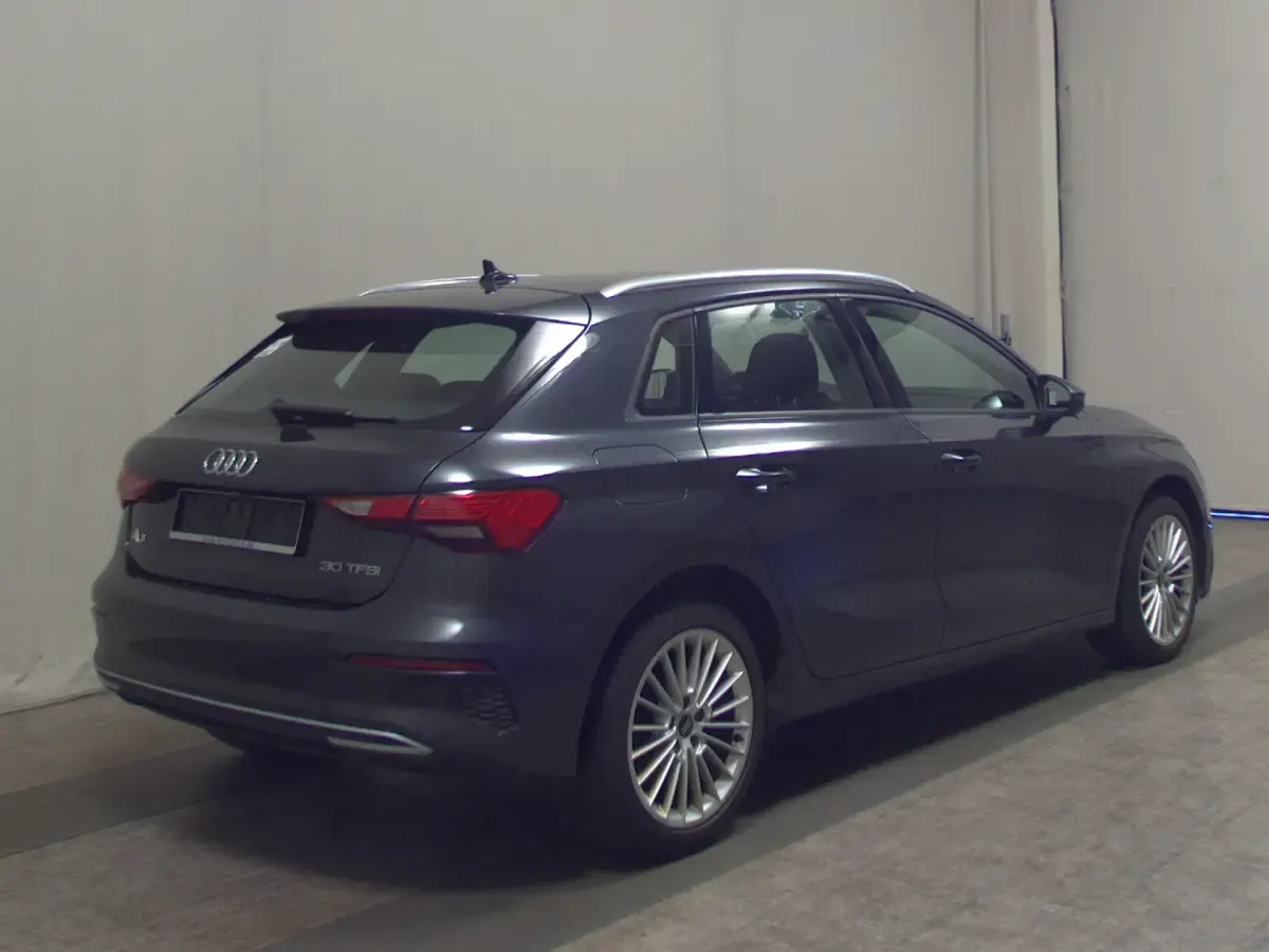 Używany Audi A3 Advanced 110 KM (80 kW) 2022 Szary Sedan/Limuzyna
