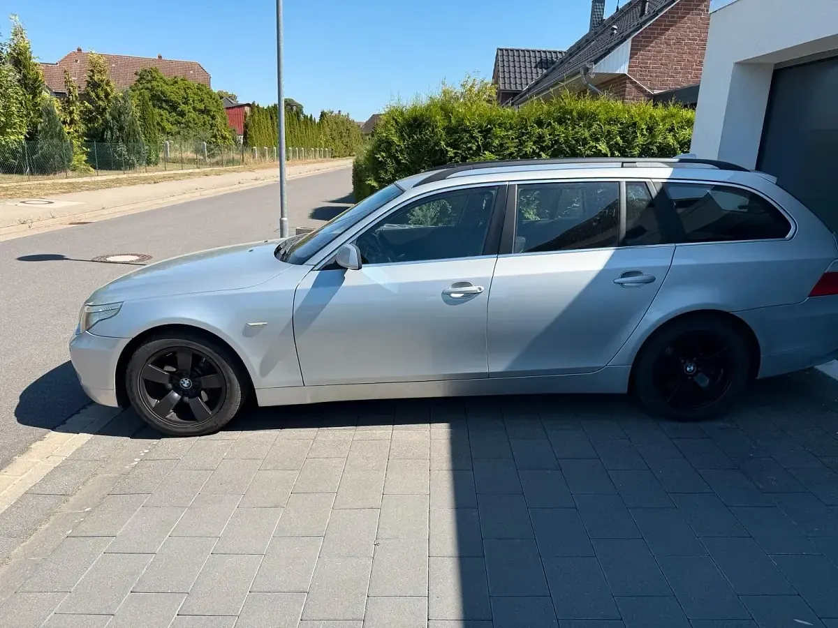 Gebraucht BMW 530 231 PS (169 kW) 2006 Silber Kombi