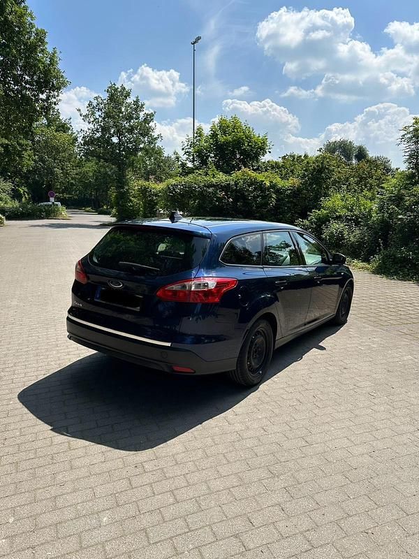Gebraucht Ford Focus Ambiente 95 PS (69 kW) 2011 Blau Kombi