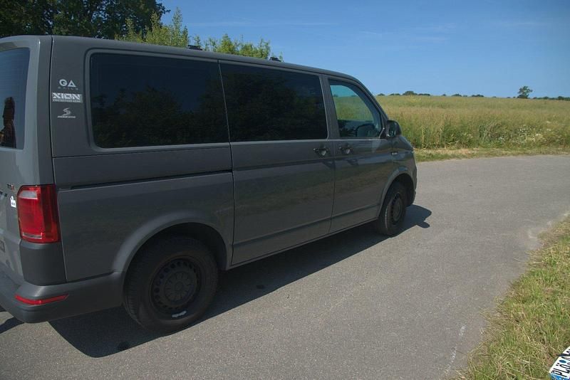 Gebraucht VW Transporter 150 PS (110 kW) 2017 Grau Van