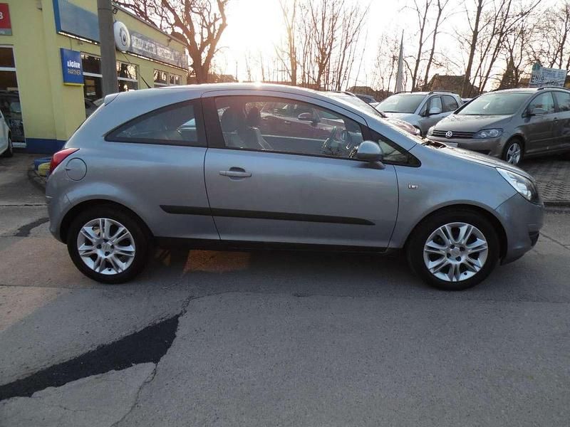 Gebraucht Opel Corsa Innovation 80 PS (58 kW) 2009 Lichtsilber m2 (metallic) Kleinwagen