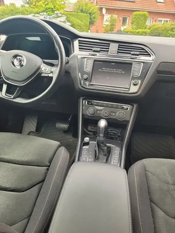 Gebraucht VW Tiguan Highline 150 PS (110 kW) 2016 Schwarz SUV