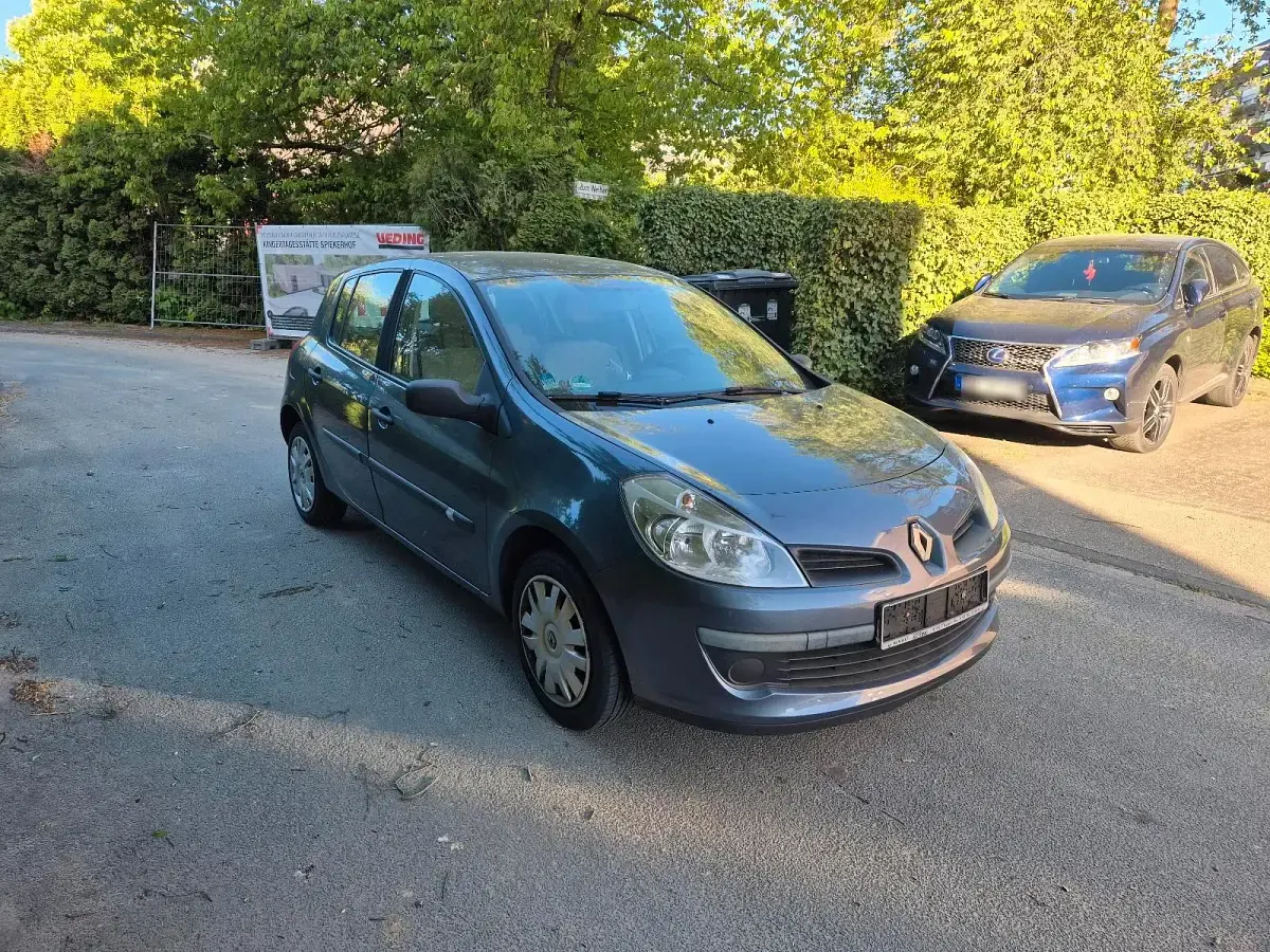 Usata Renault Clio II Authentique 75 CV (55 kW) 2006 Blu Utilitaria