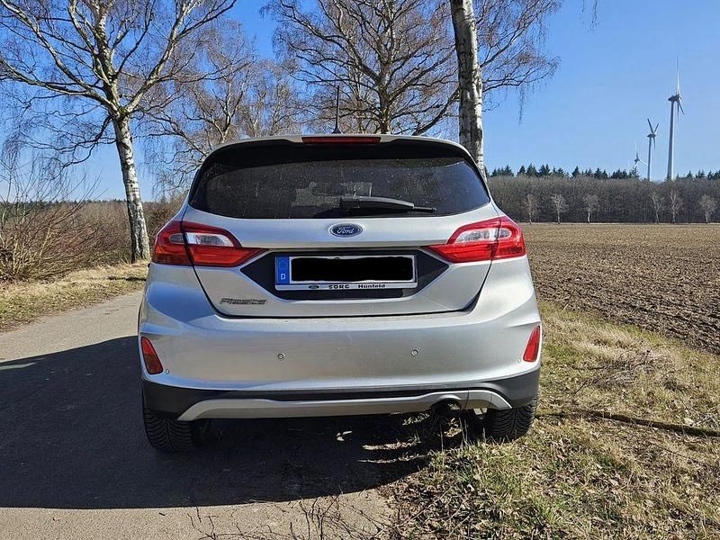 Gebraucht Ford Fiesta Active 101 PS (74 kW) 2018 Grau Kleinwagen