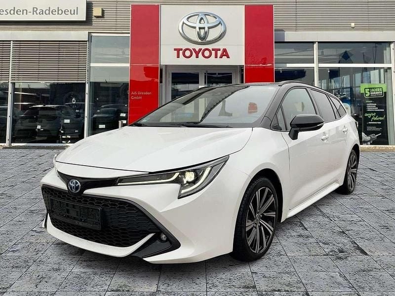 Gebraucht Toyota Corolla 122 PS (89 kW) 2022 Weiß/schwarzes dach Kombi