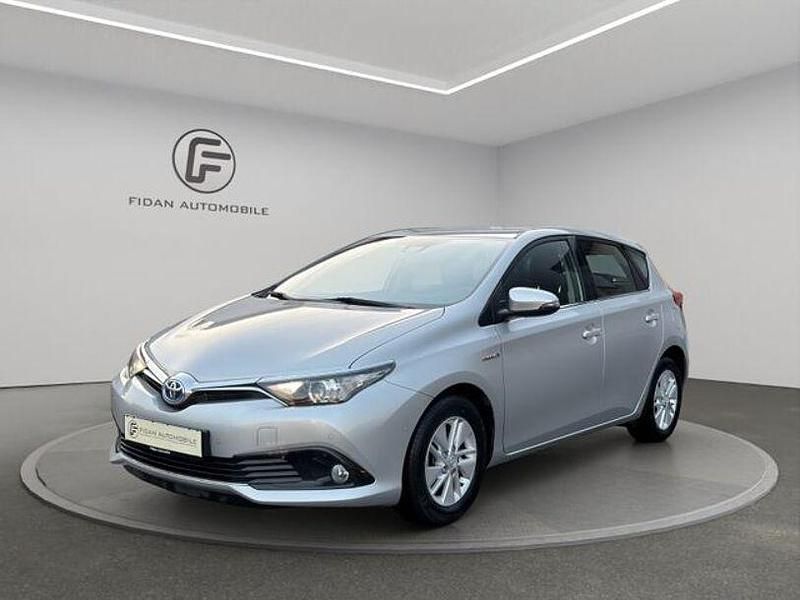 Silber Gebraucht 2017 Toyota Auris Limousine | 13.850 € - Bild 1/4