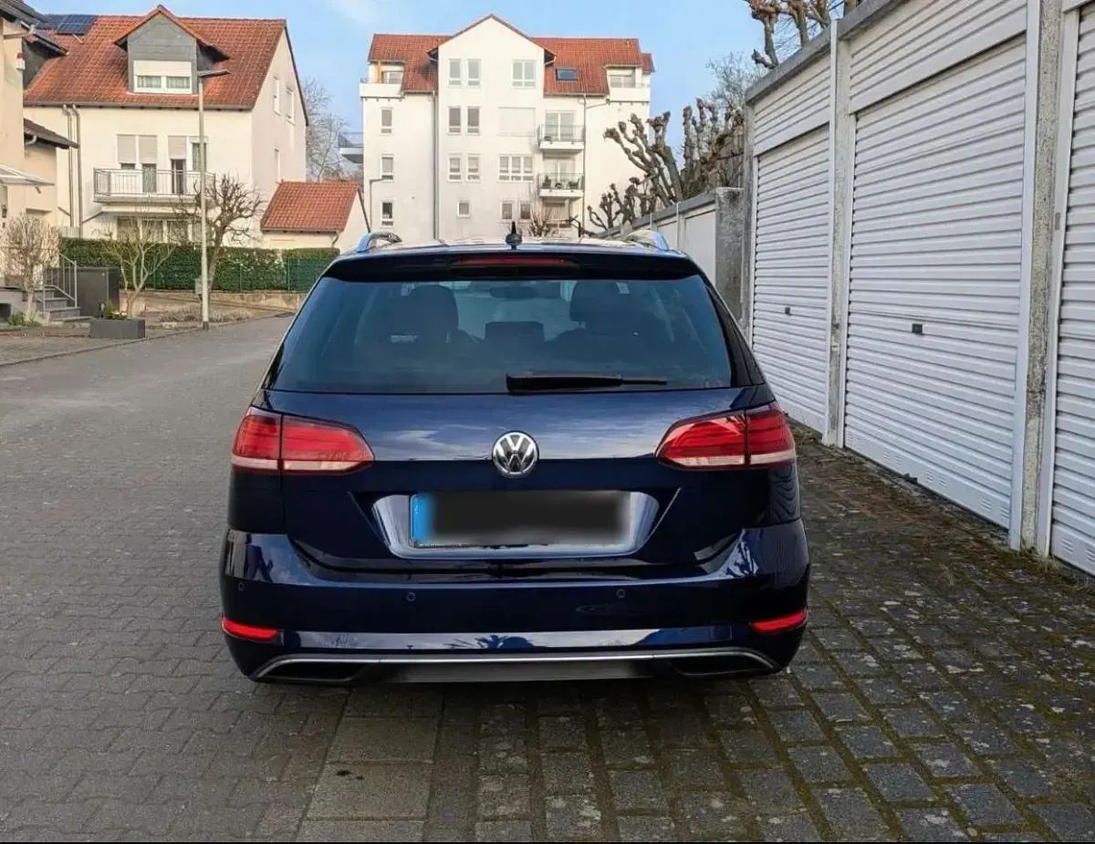 Gebraucht VW Golf VII Comfortline 116 PS (85 kW) 2019 Blau Kombi