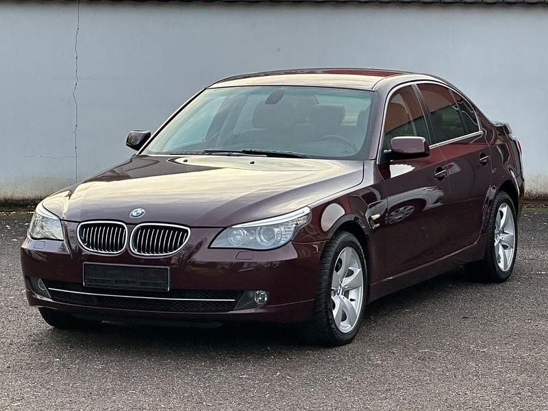Gebraucht BMW 525 Sport Line 197 PS (144 kW) 2009 Rot Limousine