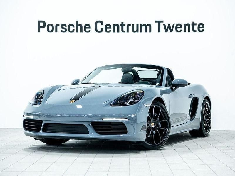 Grau Gebraucht 2024 Porsche 718 Boxster Edition Cabrio | 96.679 € - Bild 1/4