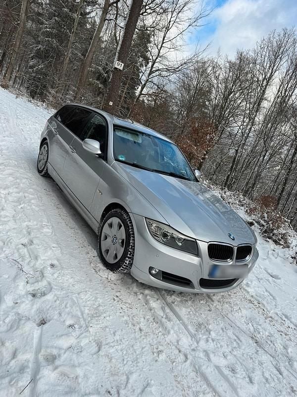 Gebraucht BMW 320 177 PS (130 kW) 2009 Silber Kombi