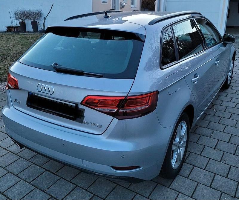 Silber Gebraucht 2020 Audi A3 Sportback Design Limousine | 19.200 € (Guter Preis) - Bild 1/4