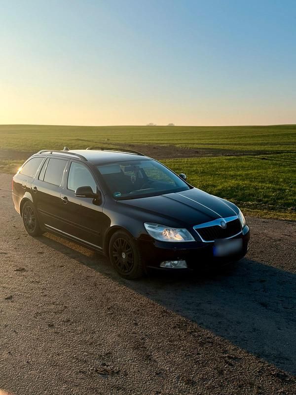 Gebraucht Skoda Octavia 122 PS (89 kW) 2010 Schwarz Kombi