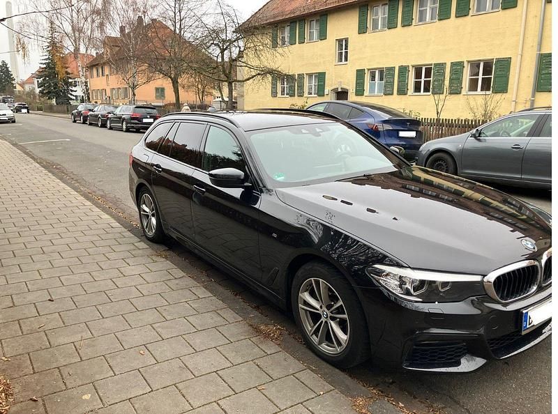Schwarz Gebraucht 2019 BMW 520 M Sport Kombi | 17.500 € (Guter Preis) - Bild 1/4