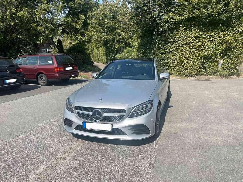 Silber Gebraucht 2021 Mercedes C300e AMG Limousine | 29.995 € (Etwas zu teuer) - Bild 1/4