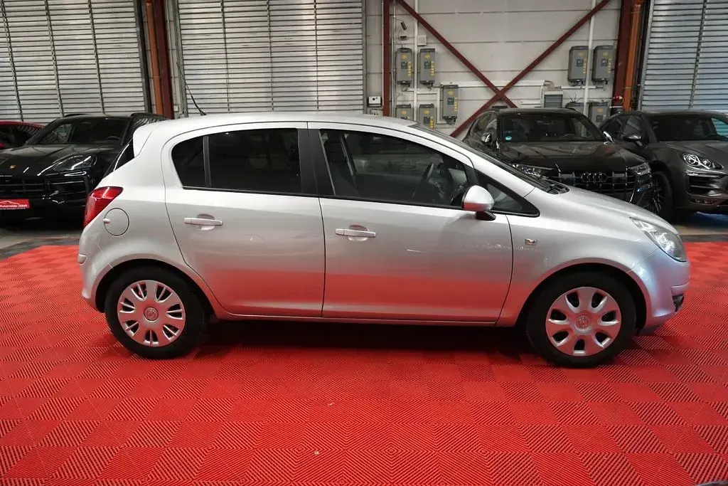 Gebraucht Opel Corsa 87 PS (63 kW) 2010 Starsilber/silver iii Kleinwagen