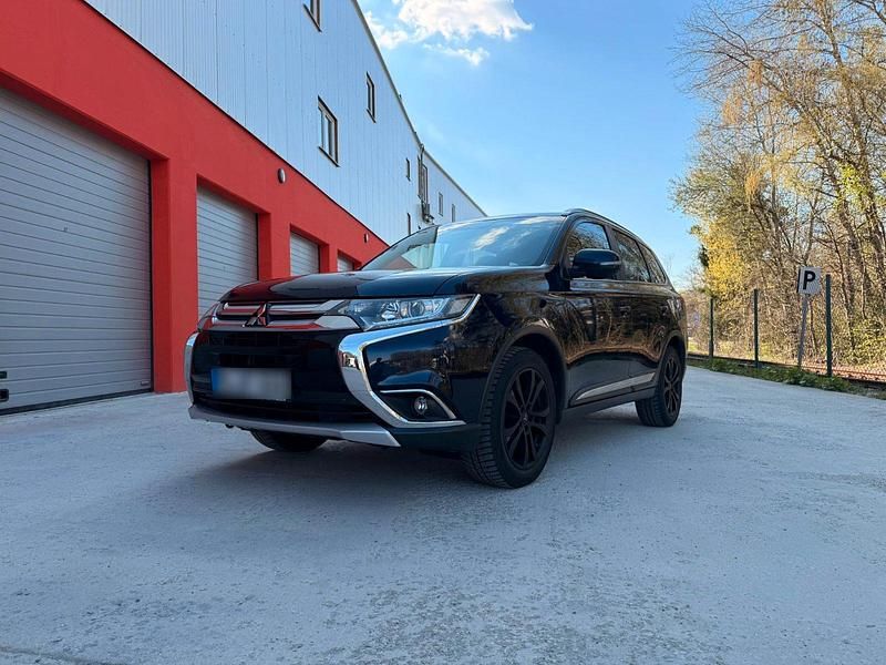 Gebraucht Mitsubishi Outlander 150 PS (110 kW) 2016 Blau SUV