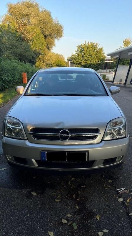 Grau Gebraucht 2002 Opel Vectra Limousine | 2.100 € - Bild 1/4