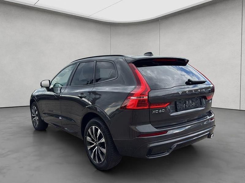 Gebraucht Volvo XC60 Plus 197 PS (144 kW) 2023 Platinum greymetallic 731 SUV