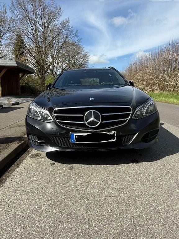 Gebraucht Mercedes E300 231 PS (169 kW) 2015 Schwarz Limousine