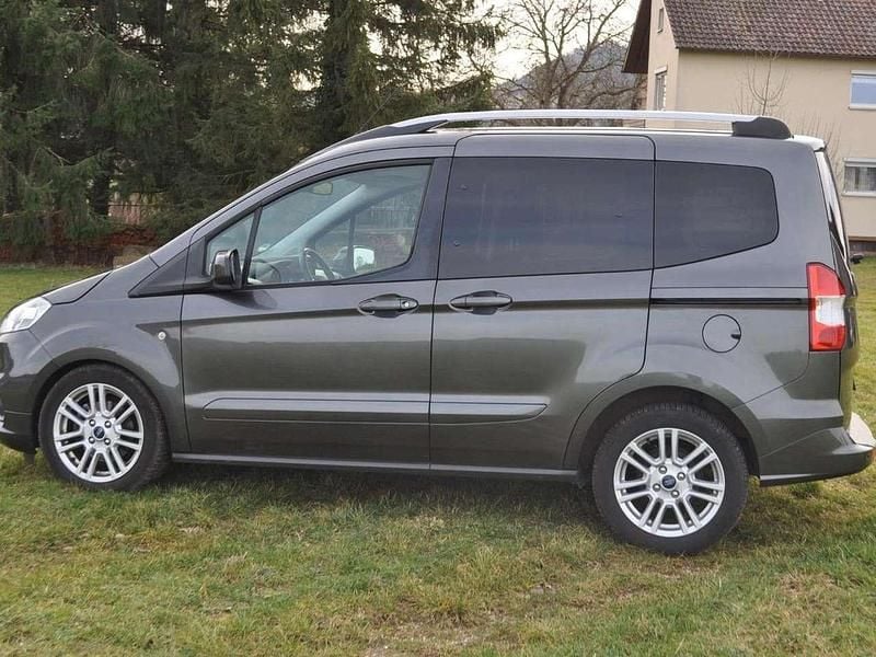 Grau Gebraucht 2016 Ford Tourneo Trend Kombi | 4.850 € (Superpreis) - Bild 1/4