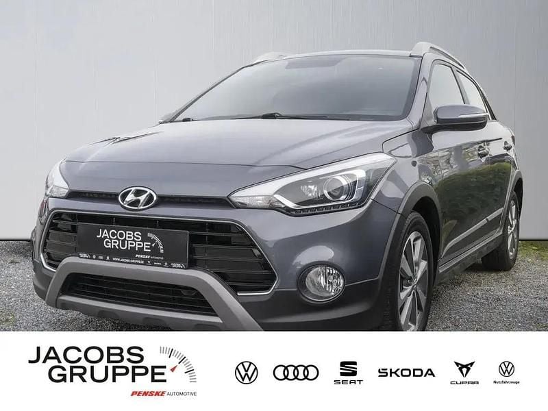 Grau Gebraucht 2018 Hyundai i20 Active Limousine | 9.480 € (Guter Preis) - Bild 1/4
