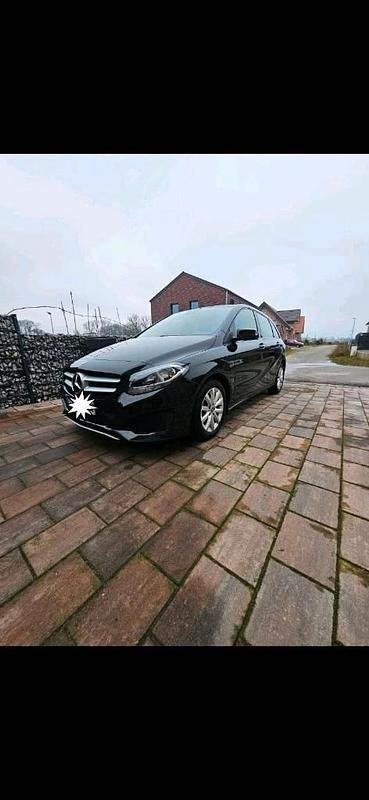 Usado Mercedes B200 136 HP (100 kW) 2017 Preto Monovolume