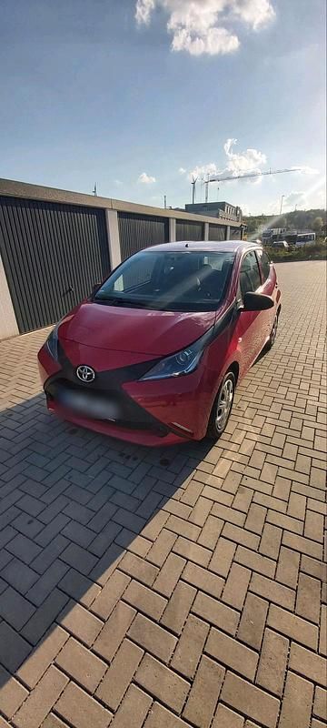 Rot Gebraucht 2016 Toyota Aygo Kleinwagen | 6.000 € (Guter Preis) - Bild 1/4