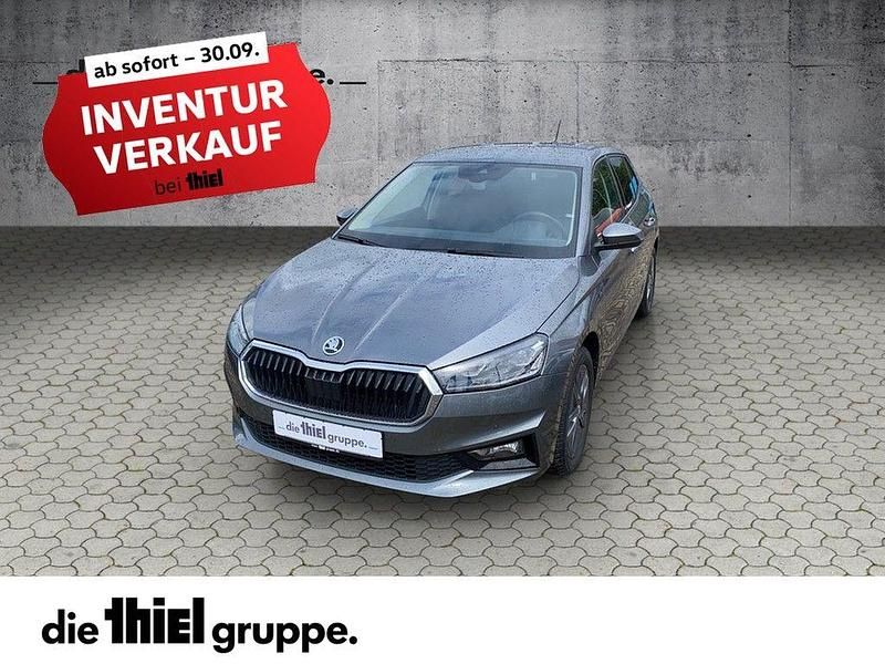 Grau Gebraucht 2024 Skoda Fabia Drive Limousine | 19.480 € (Fairer Preis) - Bild 1/4