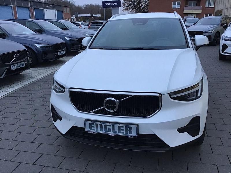 Gebraucht Volvo XC40 Core 163 PS (119 kW) 2025 Crystal white SUV