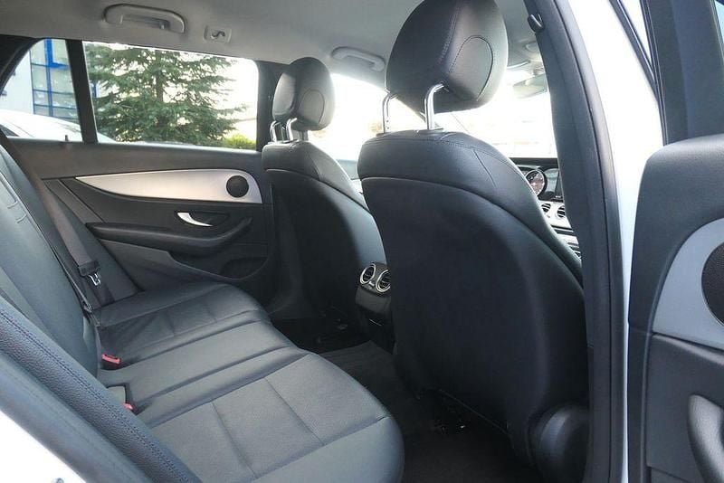 Gebraucht Mercedes E220 Avantgarde 194 PS (142 kW) 2018 Weiß Kombi