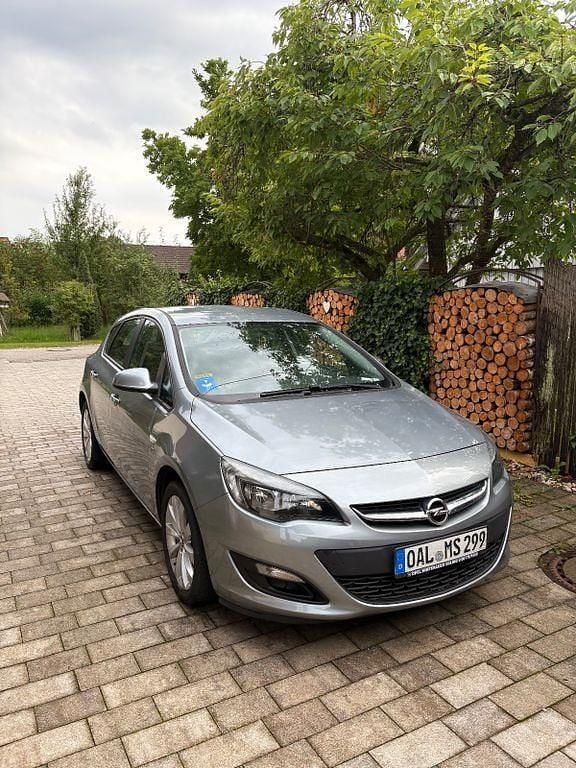 Grau Gebraucht 2013 Opel Astra Active Limousine | 5.350 € (Fairer Preis) - Bild 1/4