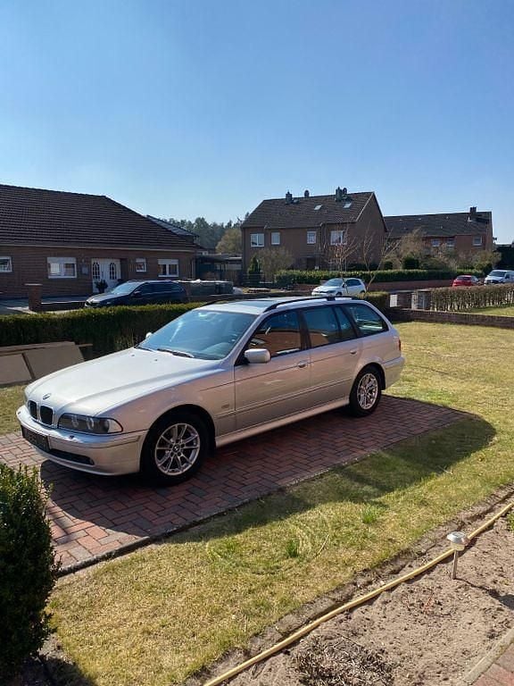 Andere farben Gebraucht 2002 BMW 525 Kombi | 4.444 € (Fairer Preis) - Bild 1/4