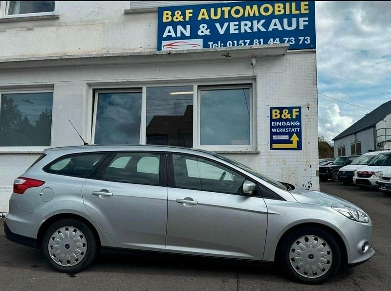 Gebraucht Ford Focus Trend 105 PS (77 kW) 2014 Silber Kombi
