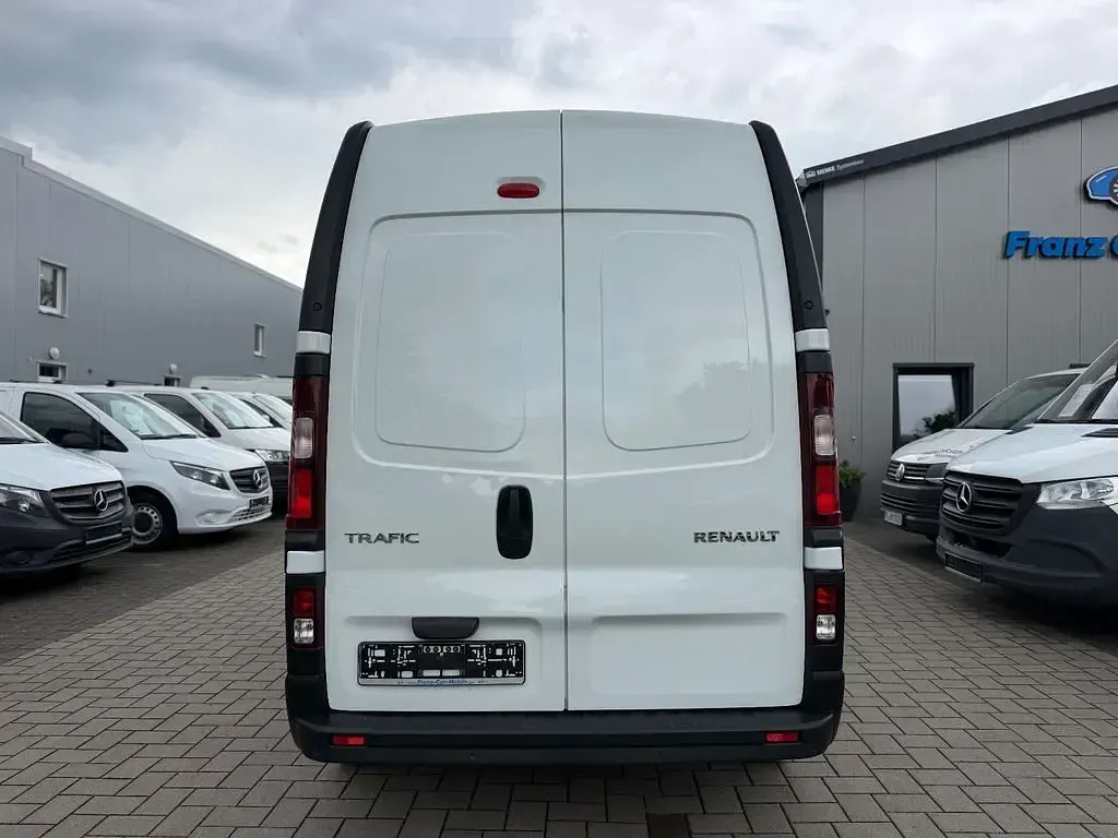 Gebraucht Renault Trafic Komfort 145 PS (106 kW) 2021 Weiß Van / Kleinbus