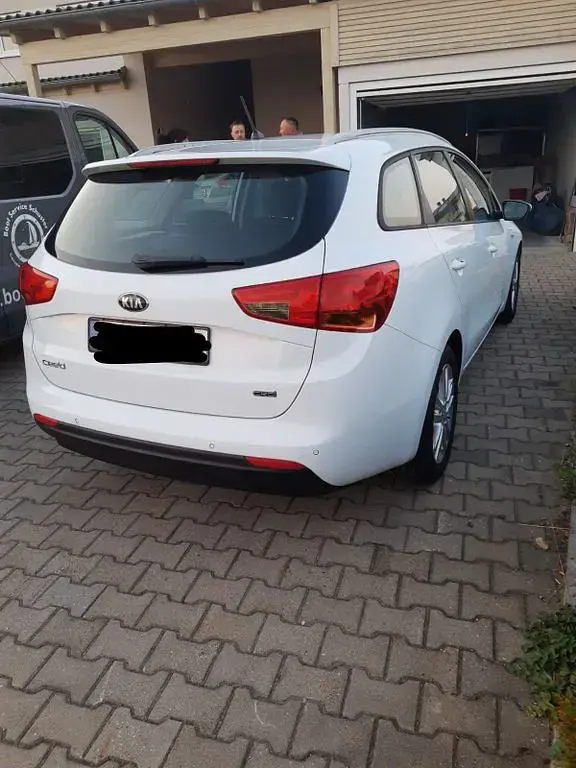 Gebraucht Kia Ceed 90 PS (66 kW) 2012 Weiß Kleinwagen