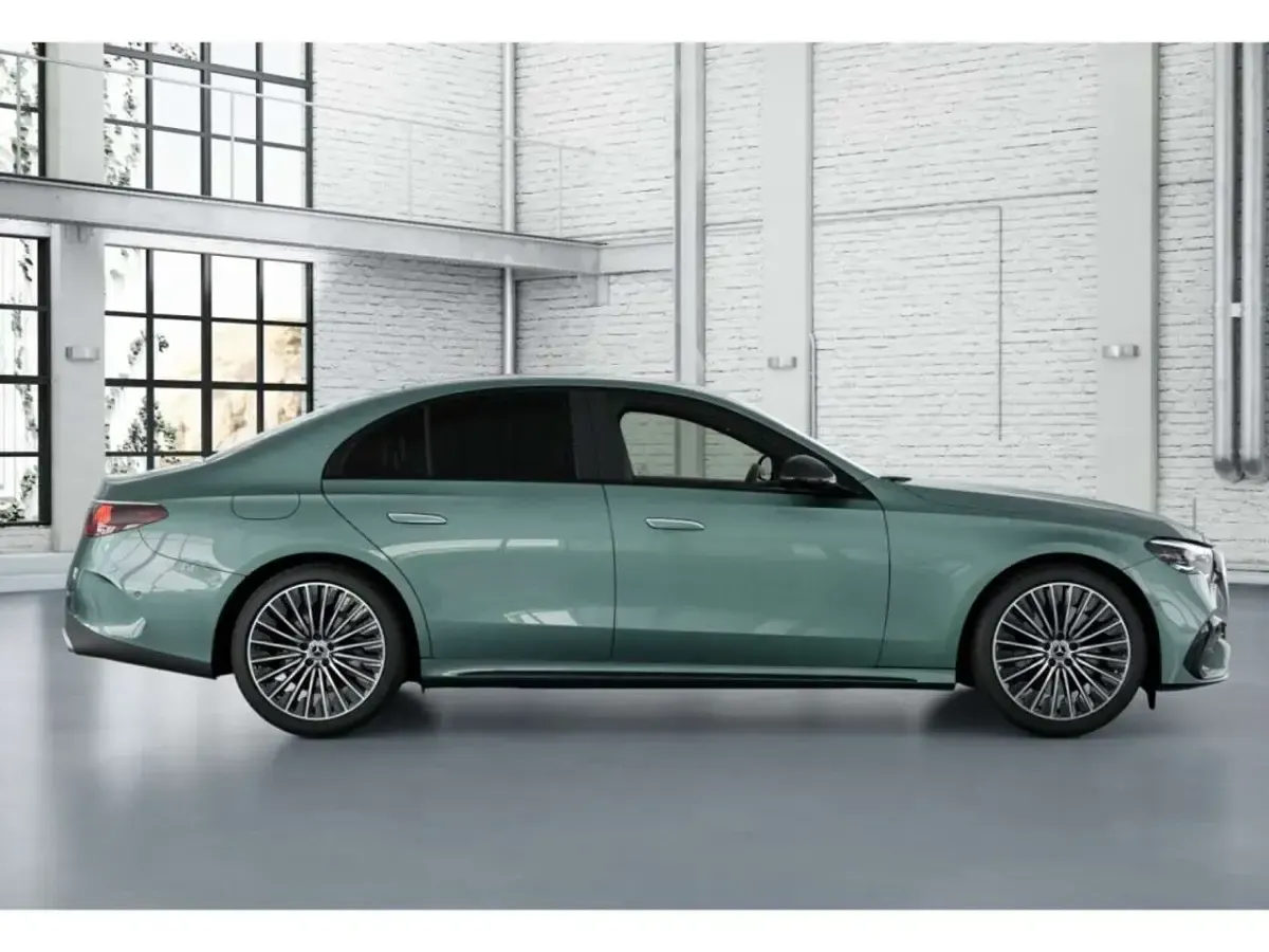 Gebraucht Mercedes E220 AMG line 197 PS (144 kW) 2026 Metalliclack verdesilber Limousine