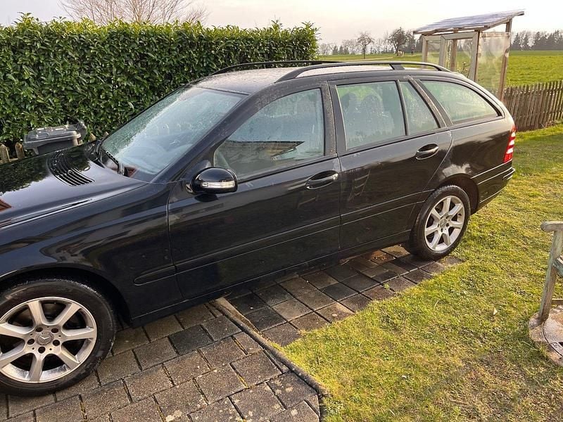 Second-hand Mercedes C180 143 CP (105 kW) 2006 Negru Break