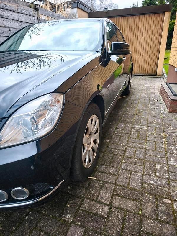 Gebraucht Mercedes E200 Elegance 184 PS (135 kW) 2009 Schwarz Limousine