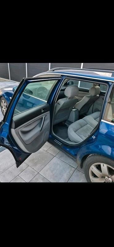 Blau Gebraucht 2003 VW Passat Kombi | 600 € (Superpreis) - Bild 1/2
