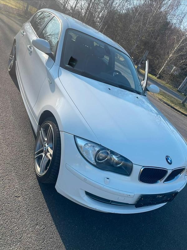 Gebraucht BMW 120 177 PS (130 kW) 2009 Weiß Kleinwagen