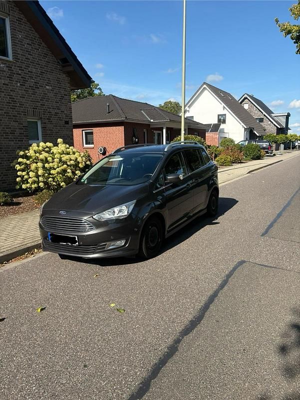 Grau Gebraucht 2017 Ford Grand C-Max Titanium Van / Kleinbus | 10.400 € (Fairer Preis) - Bild 1/4