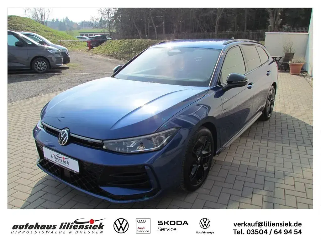 Gebraucht VW Passat R-line 150 PS (110 kW) 2025 Blau Kombi
