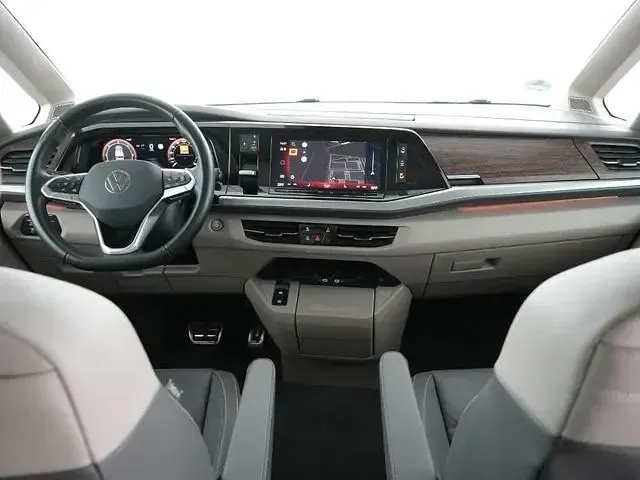 Second-hand VW Multivan Style 150 CP (110 kW) 2025 Negru Monovolum