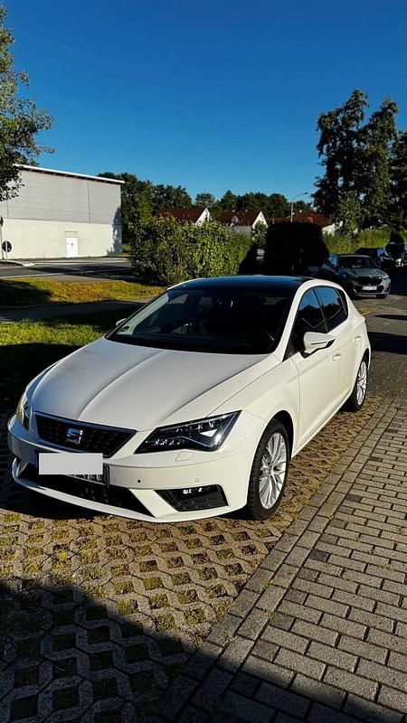 Weiß Gebraucht 2017 Seat Leon Limousine | 15.600 € (Teuer) - Bild 1/4