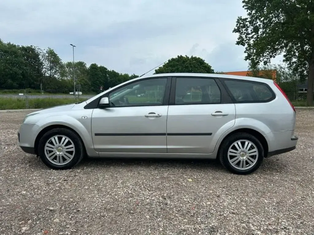 Używany Ford Focus Fun X 109 KM (80 kW) 2007 Srebrny Kombi